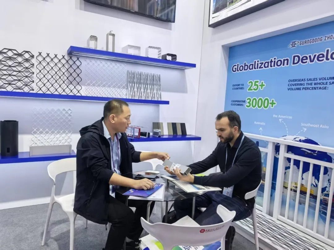 中亞鋁業(yè) “鋁” 光閃耀：廣交會首日現(xiàn)場搶“鮮”看！(圖4)