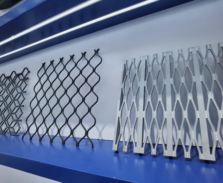 中亞鋁業(yè) “鋁” 光閃耀：廣交會首日現(xiàn)場搶“鮮”看！(圖9)